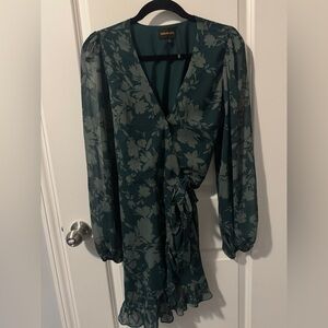NWOT Sugarlips green Floral Wrap Dress Size Medium